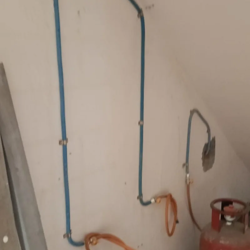Indoor LPG gas pipeline installation with multiple cylinder connections and control valves